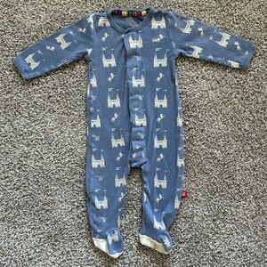 Magnetic me footie, balmoral of the story print, 6-9m, GUC